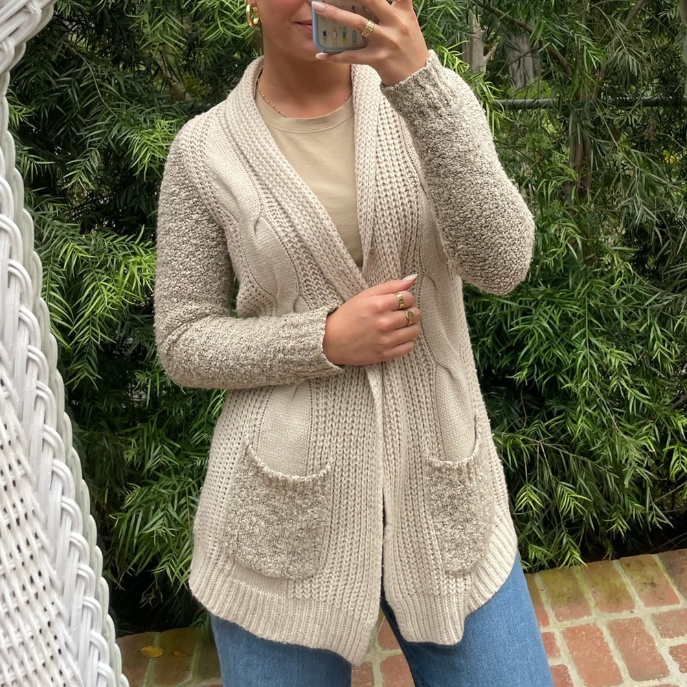Beige knit cardigan sz xs 🤍